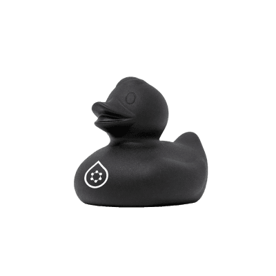 Matně černá gumová kačenka FEYNLAB Rubber Duck s bílým logem na hrudi