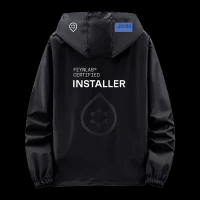 Zadní potisk FEYNLAB Certified Installer na bundě