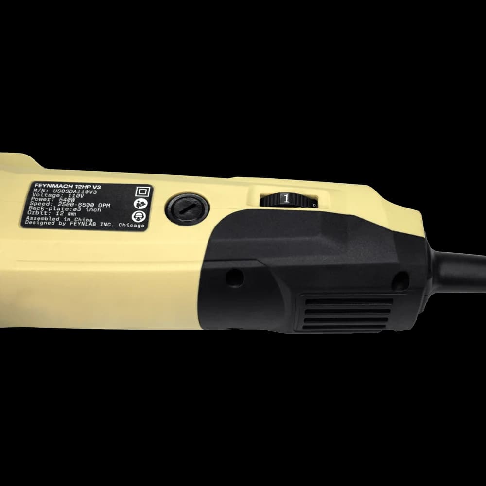 Detailní pohled na elektronickou regulaci otáček a větrací otvory motoru mini excentrické leštičky FEYNLAB FEYNMACH V3.
