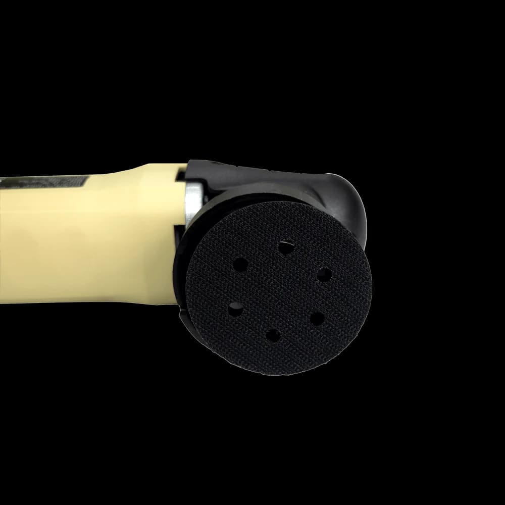 Spodní strana 75mm unašeče mini leštičky FEYNMACH V3 se suchým zipem a otvory pro optimální chlazení leštících kotoučů.