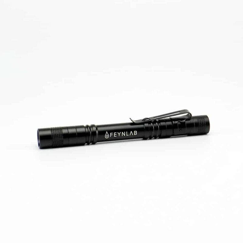 Detailní Pohled na Stojící Feynlab Detailing Flashlight